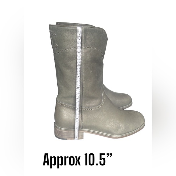 Chanel Boots Ascot CC Western Cowboy Motto Boots NIB - Picture 3 of 16